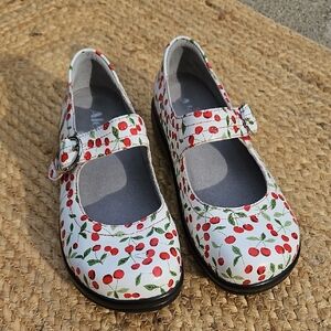 Alegria Cherry Print MaryJane Platform Shoes Sample Size 7‎